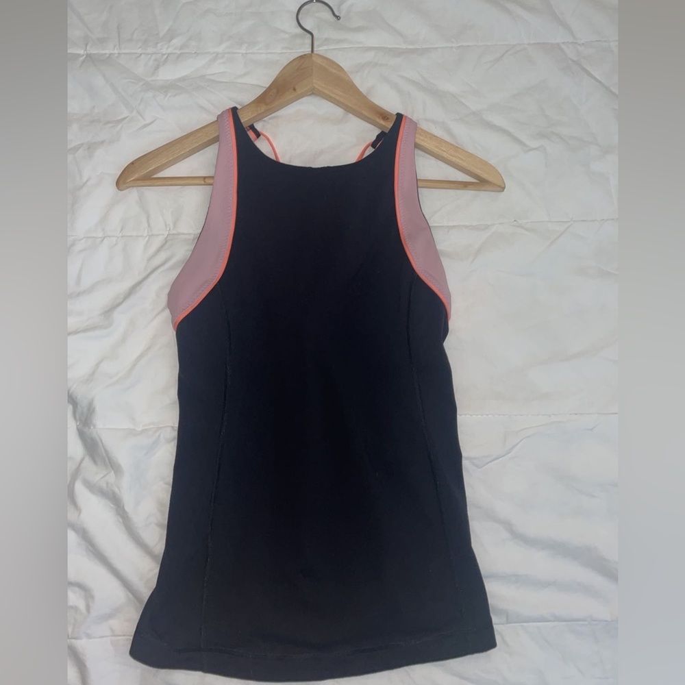 Lululemon tank top with built in sports bra in size 6 - Picture 2 of 3